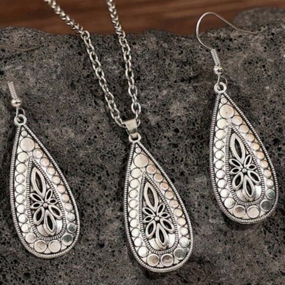 925 Sterling Silver Vintage Flower Water Drop Design Necklace & Earring Set - Picture 1 of 3